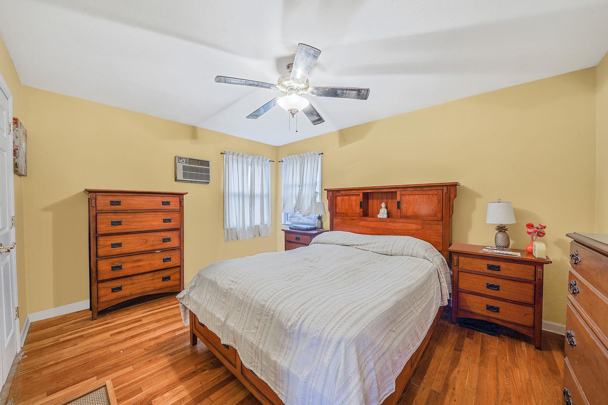 #13 photo, 15951 160th Avenue, Howard Beach , NY 11414