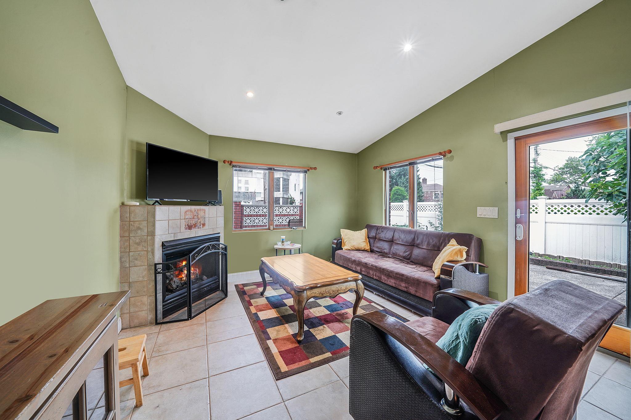 #18 photo, 15951 160th Avenue, Howard Beach , NY 11414