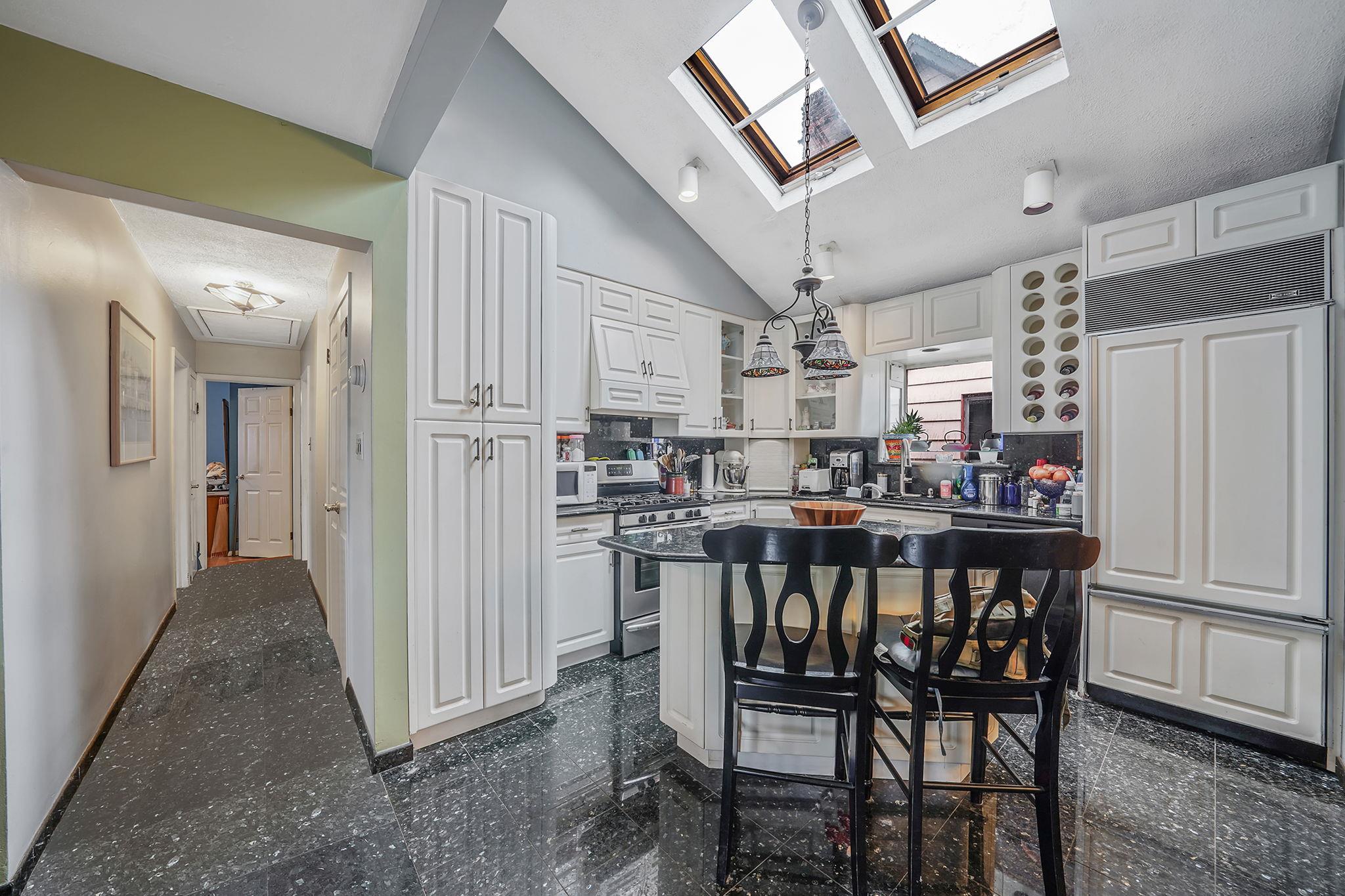 #9 photo, 15951 160th Avenue, Howard Beach , NY 11414