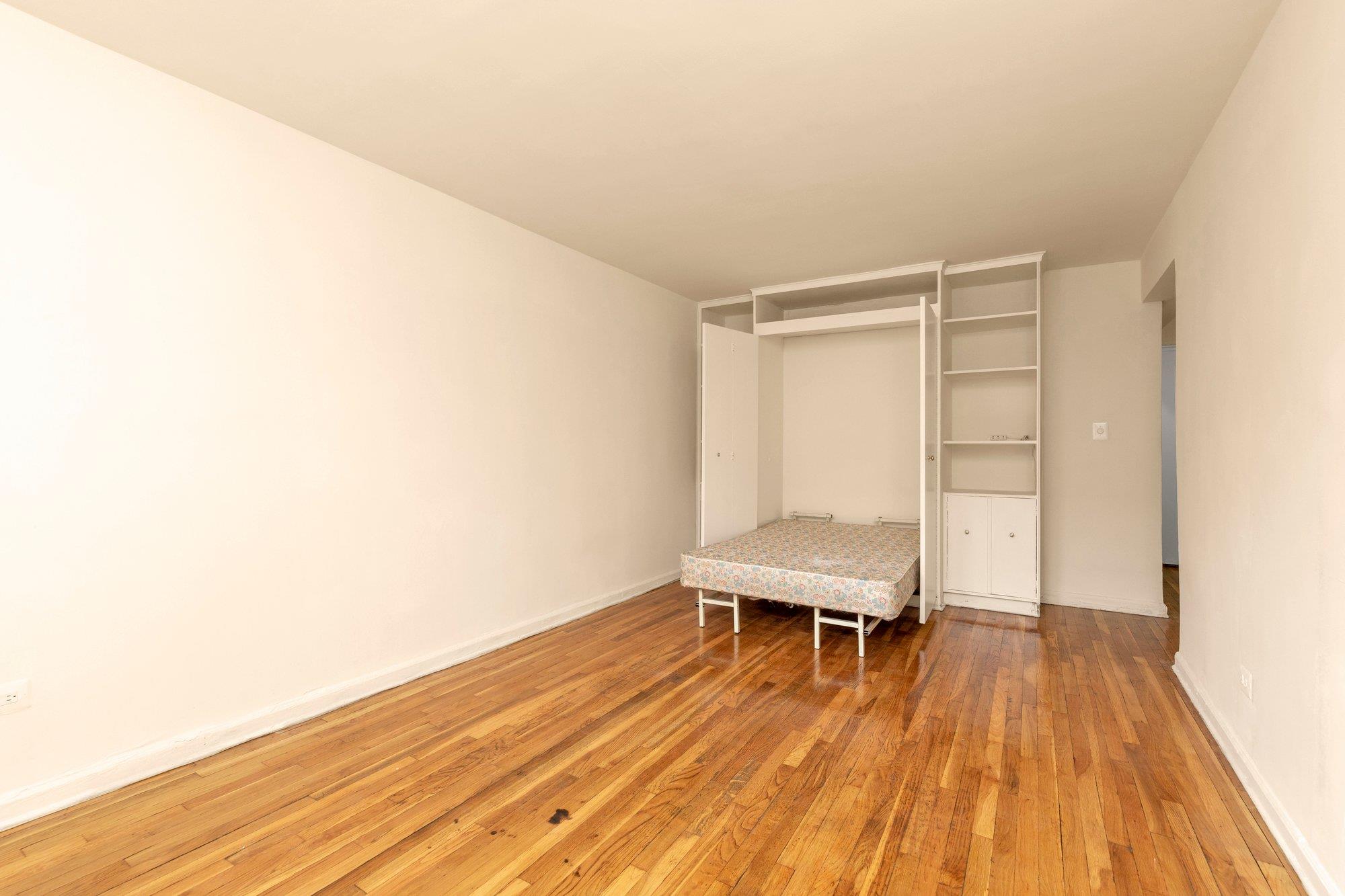 #9 photo, 31-85 Crescent Street, クイーンズ区 Astoria , NY 11106