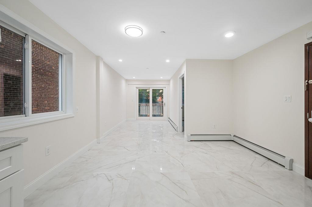 #19 photo, 10605 49th Avenue, クイーンズ区 Corona , NY 11368