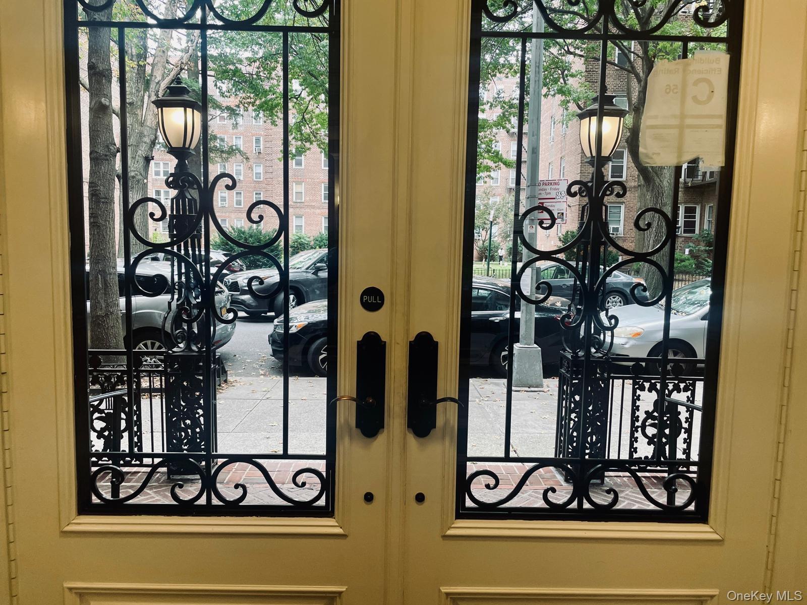 #11 photo, 35-35 75 Street, קווינס Jackson Heights , NY 11372