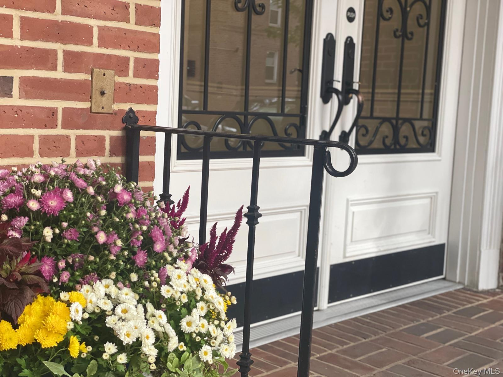 #12 photo, 35-35 75 Street, קווינס Jackson Heights , NY 11372