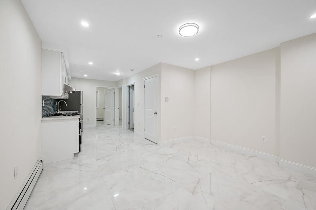 #11 photo, 10603 49th Avenue, クイーンズ区 Corona , NY 11368