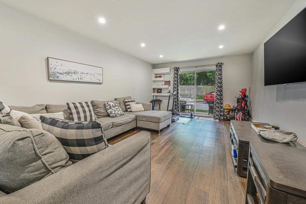 #18 photo, 42 Springwood Drive, North Babylon , NY 11703