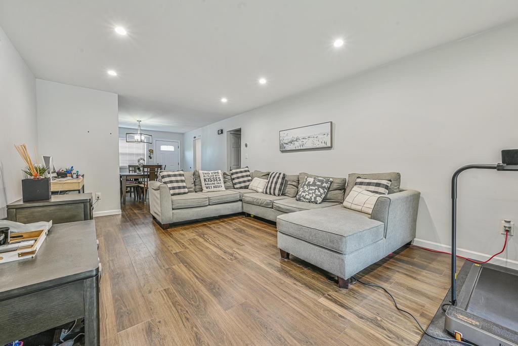 #19 photo, 42 Springwood Drive, North Babylon , NY 11703