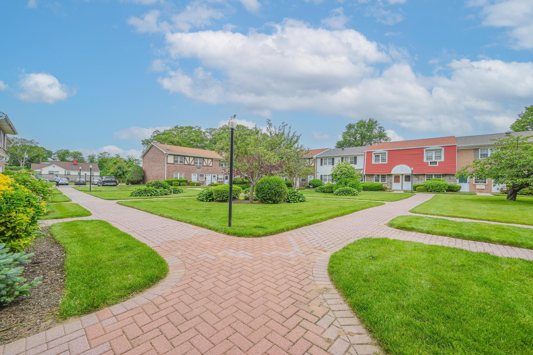 #4 photo, 42 Springwood Drive, North Babylon , NY 11703