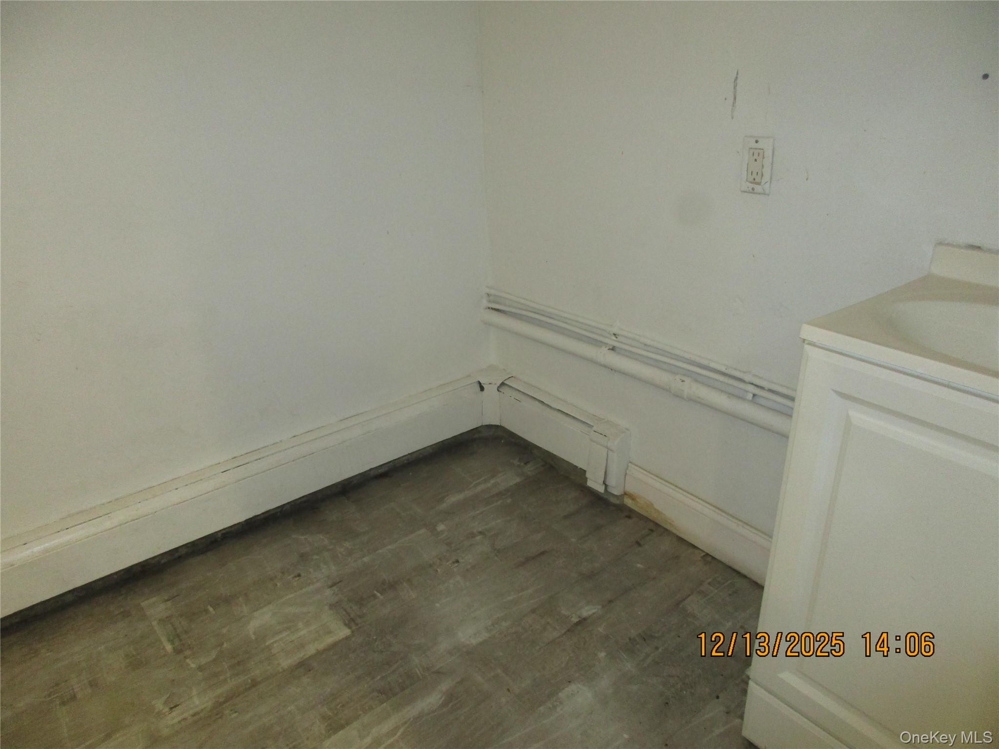 #8 photo, 75-08 Metropolitan Avenue, কুইন্‌স Middle Village , NY 11379