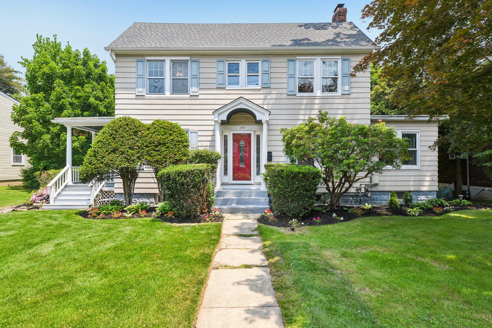 #1 photo, 176 Nassau Road, Huntington , NY 11743