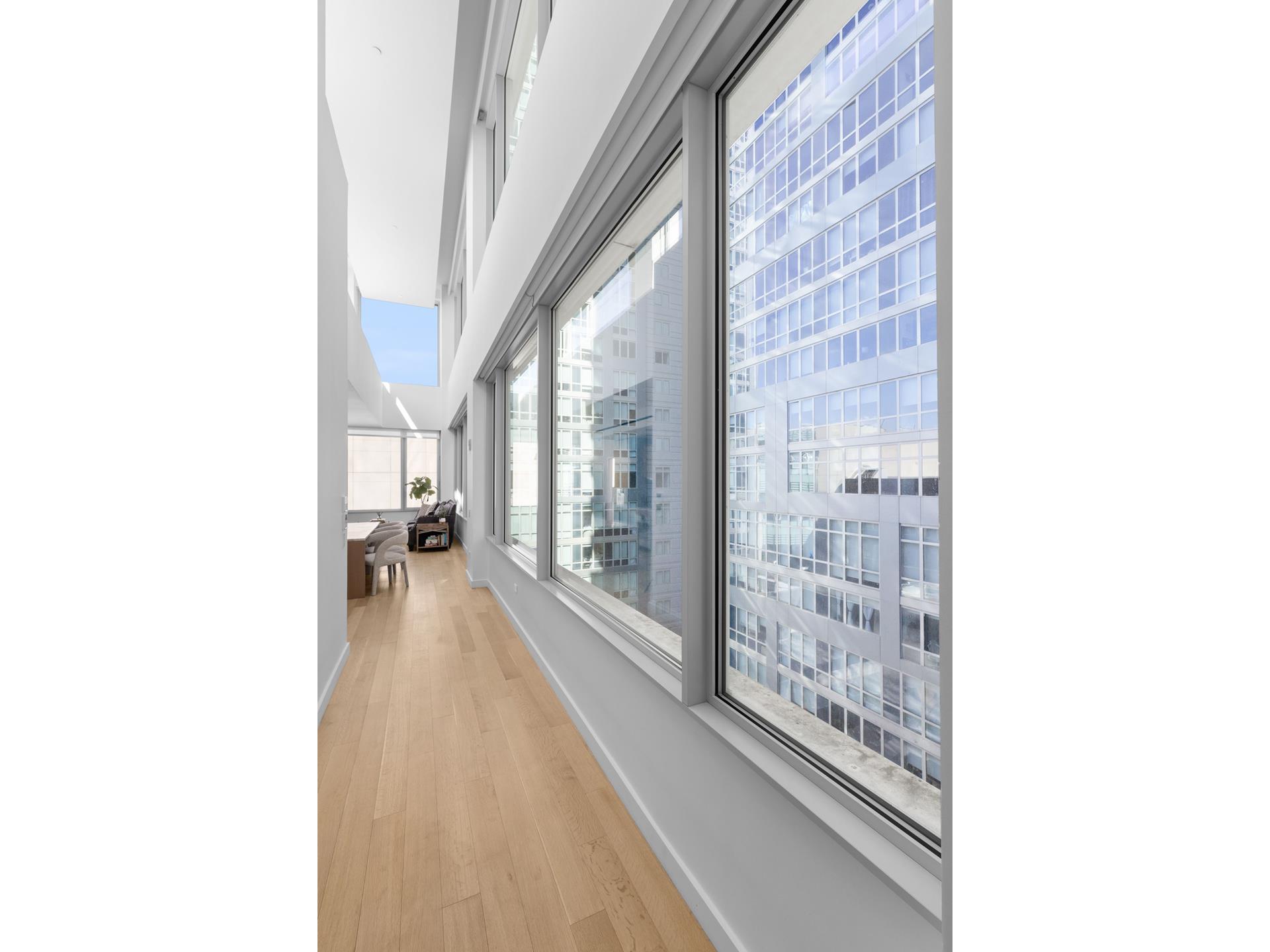 #4 photo, 611 W 56TH Street, マンハッタン Hells Kitchen , NY 10019