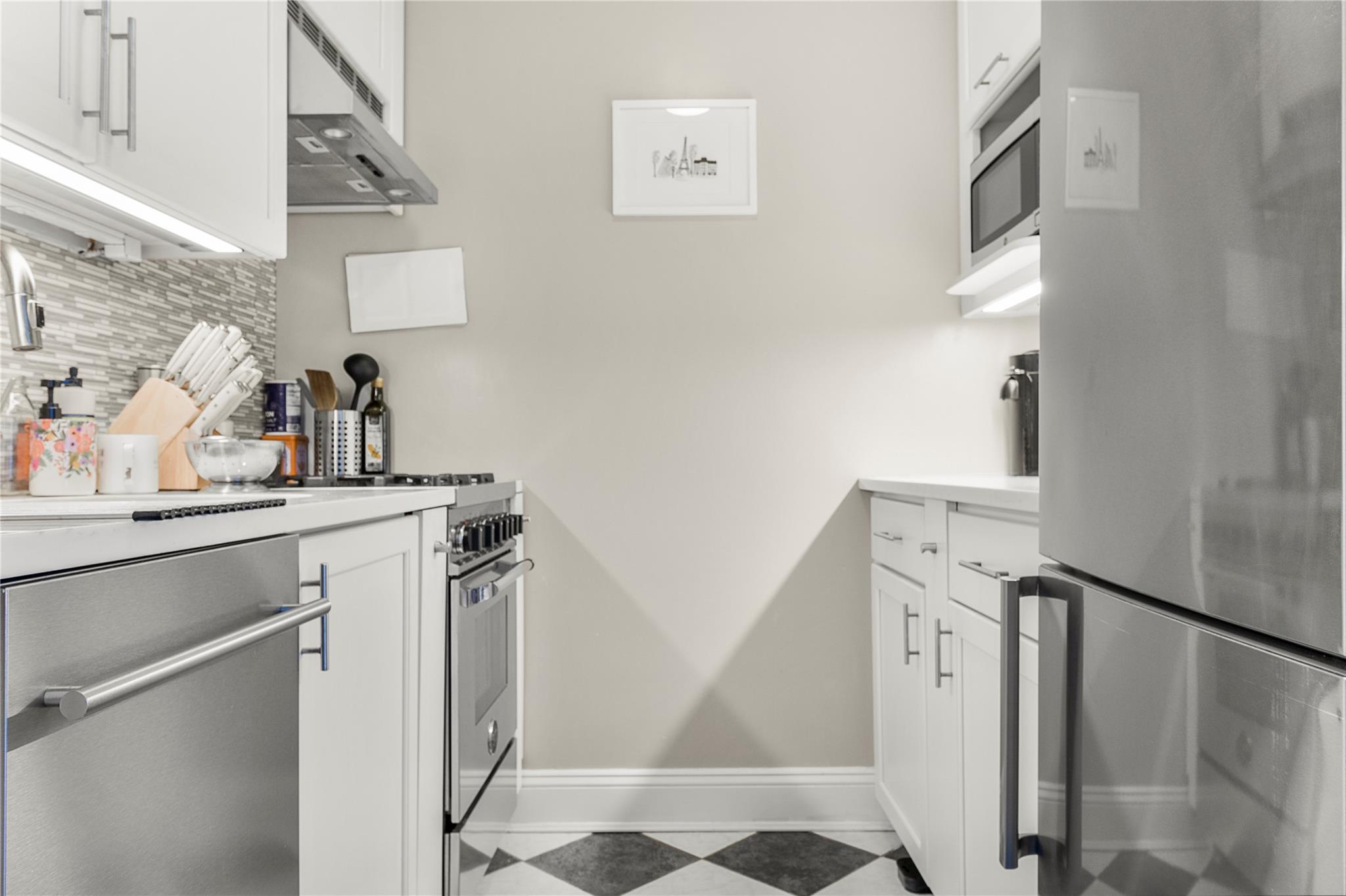 #10 photo, 210 E 63rd Street, New York (Manhattan) , NY 10065