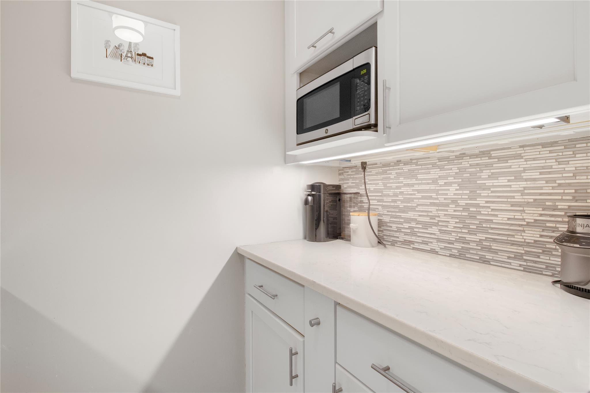 #11 photo, 210 E 63rd Street, New York (Manhattan) , NY 10065