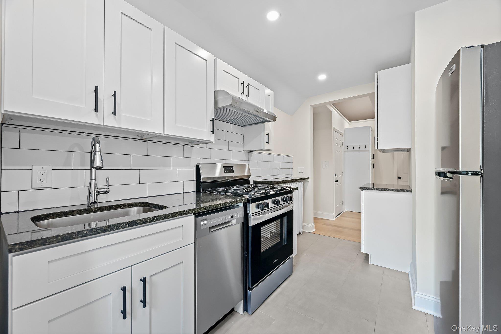 #3 photo, 12 Thomas Place, New Rochelle , NY 10801