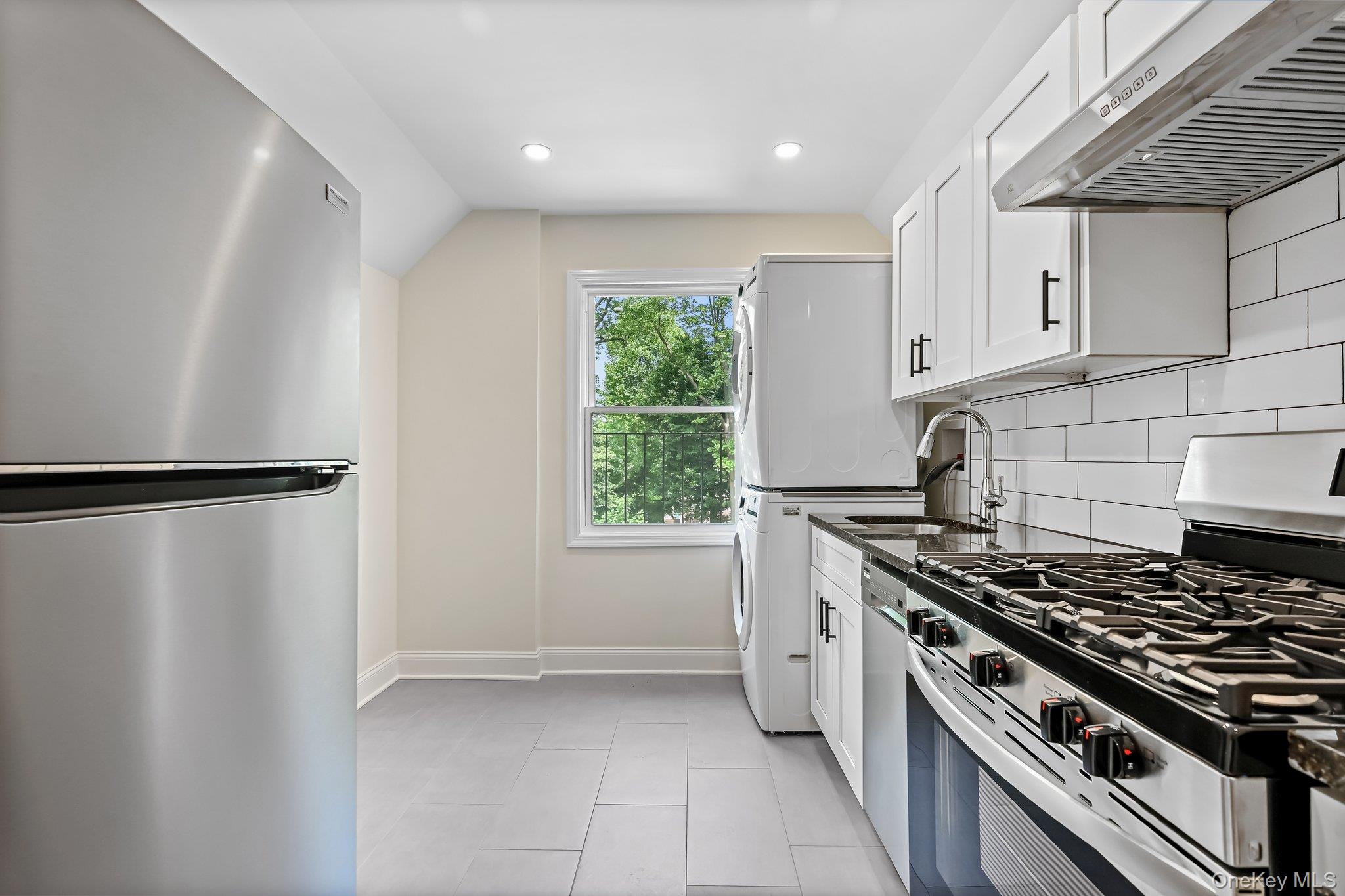 #4 photo, 12 Thomas Place, New Rochelle , NY 10801