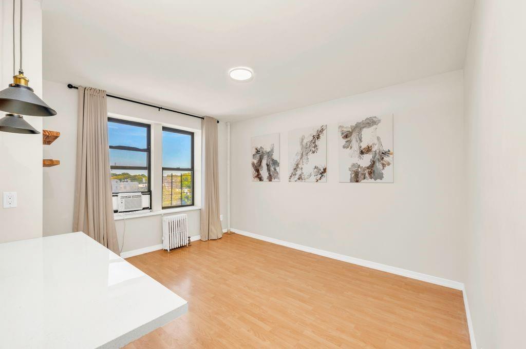 #8 photo, 7401 4th Avenue, ブルックリン区 Brooklyn , NY 11209