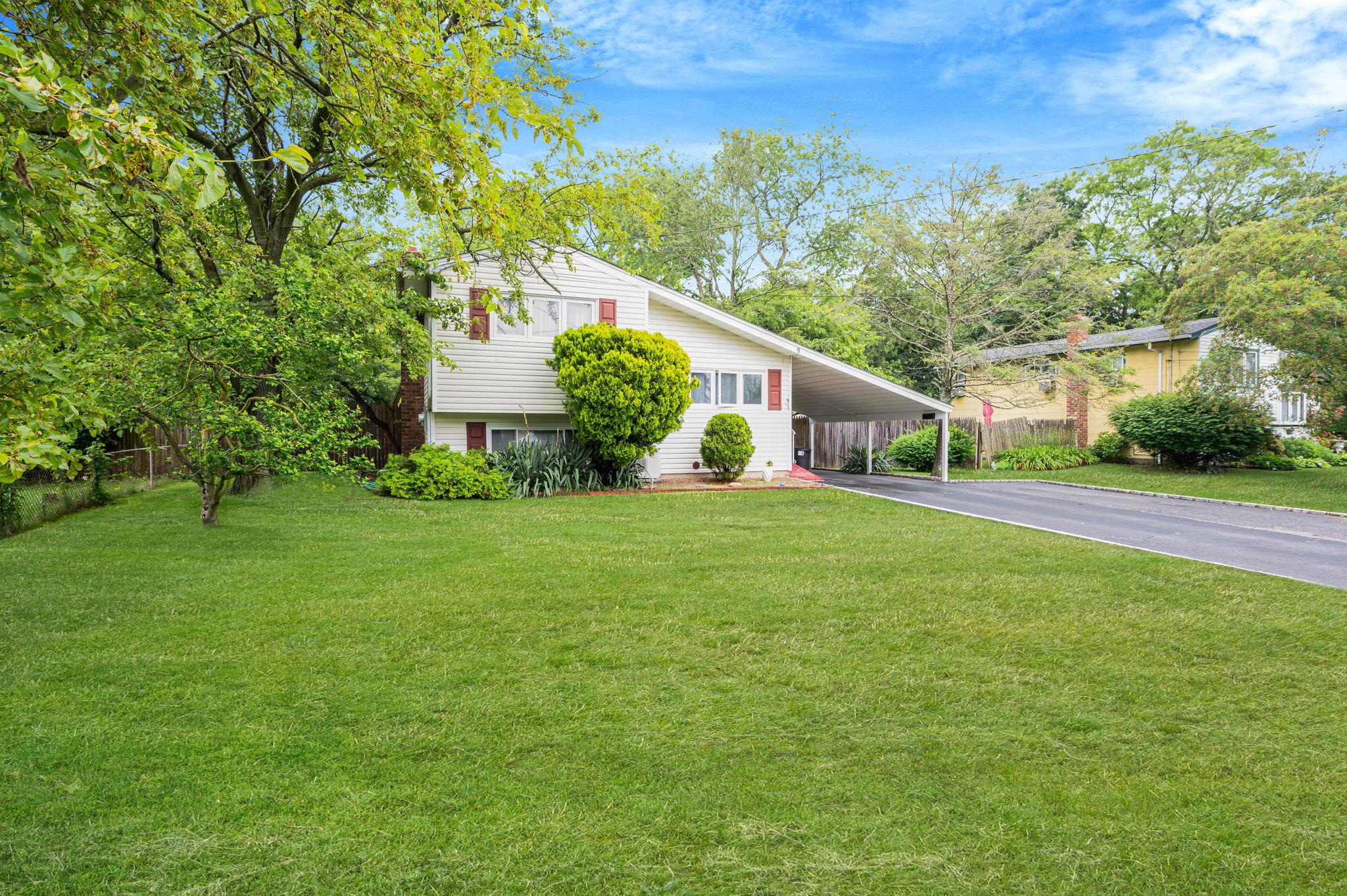 #1 photo, 9 Laurie Road, Brentwood , NY 11717