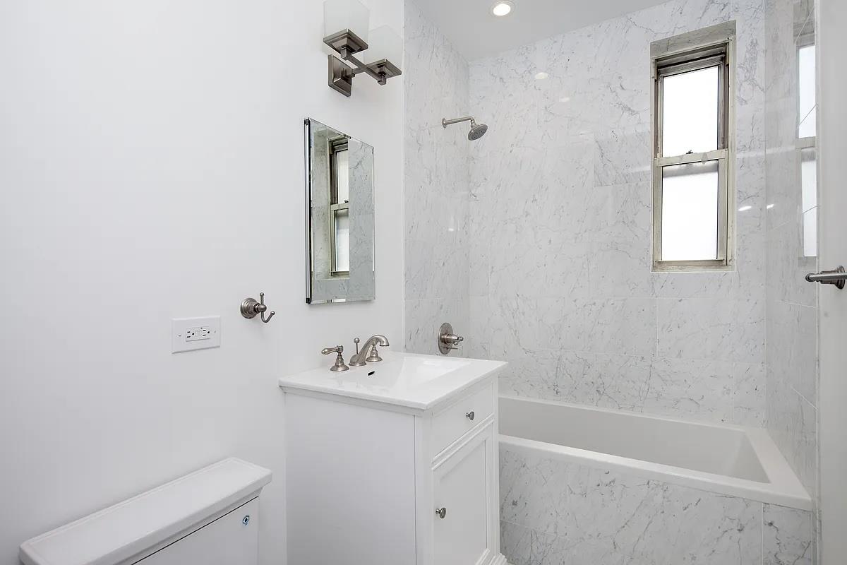 #5 photo, 25 5TH Avenue, マンハッタン Greenwich Village , NY 10003