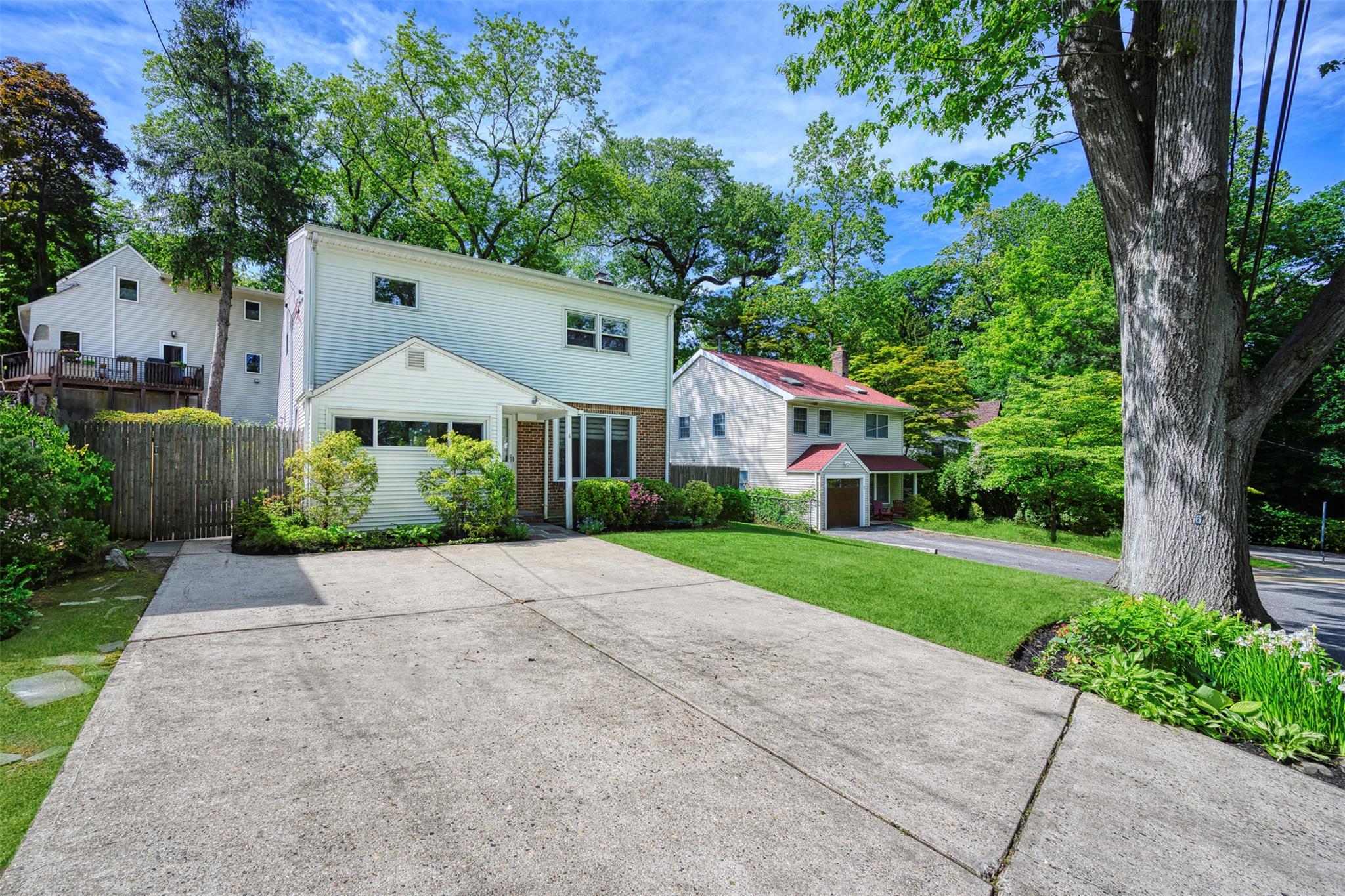 #1 photo, 6 Park Place, Great Neck , NY 11024