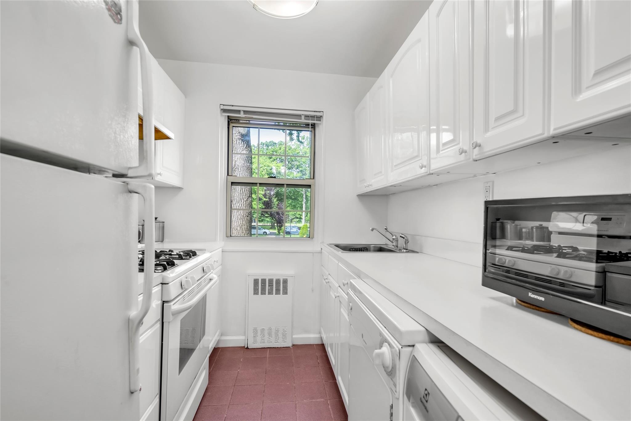 #6 photo, 69-29 210 Street, 皇后區 貝塞 Bayside , NY 11364