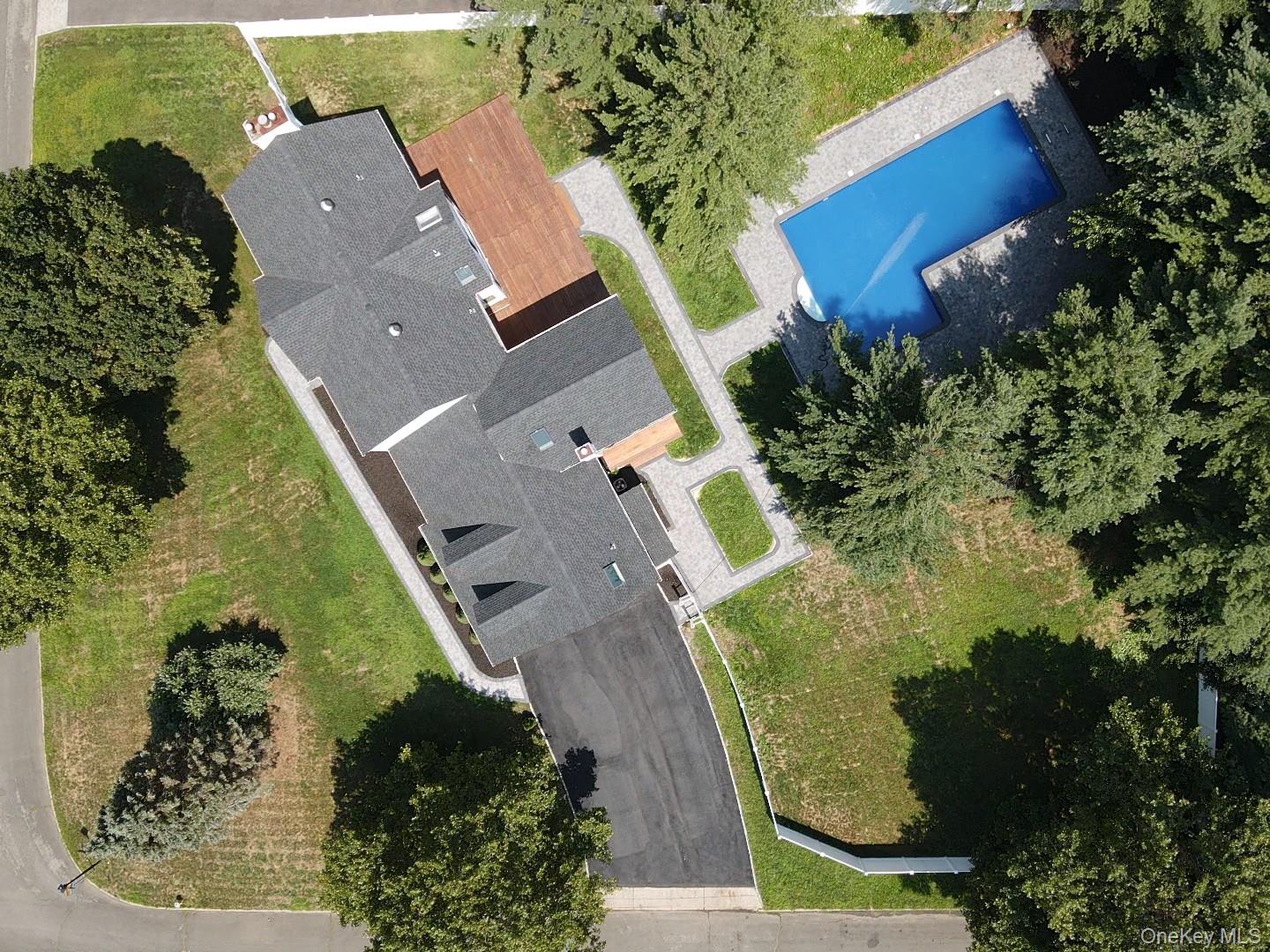 #2 photo, 1 Miller Farms Court, サフォーク郡 Miller Place , NY 11764