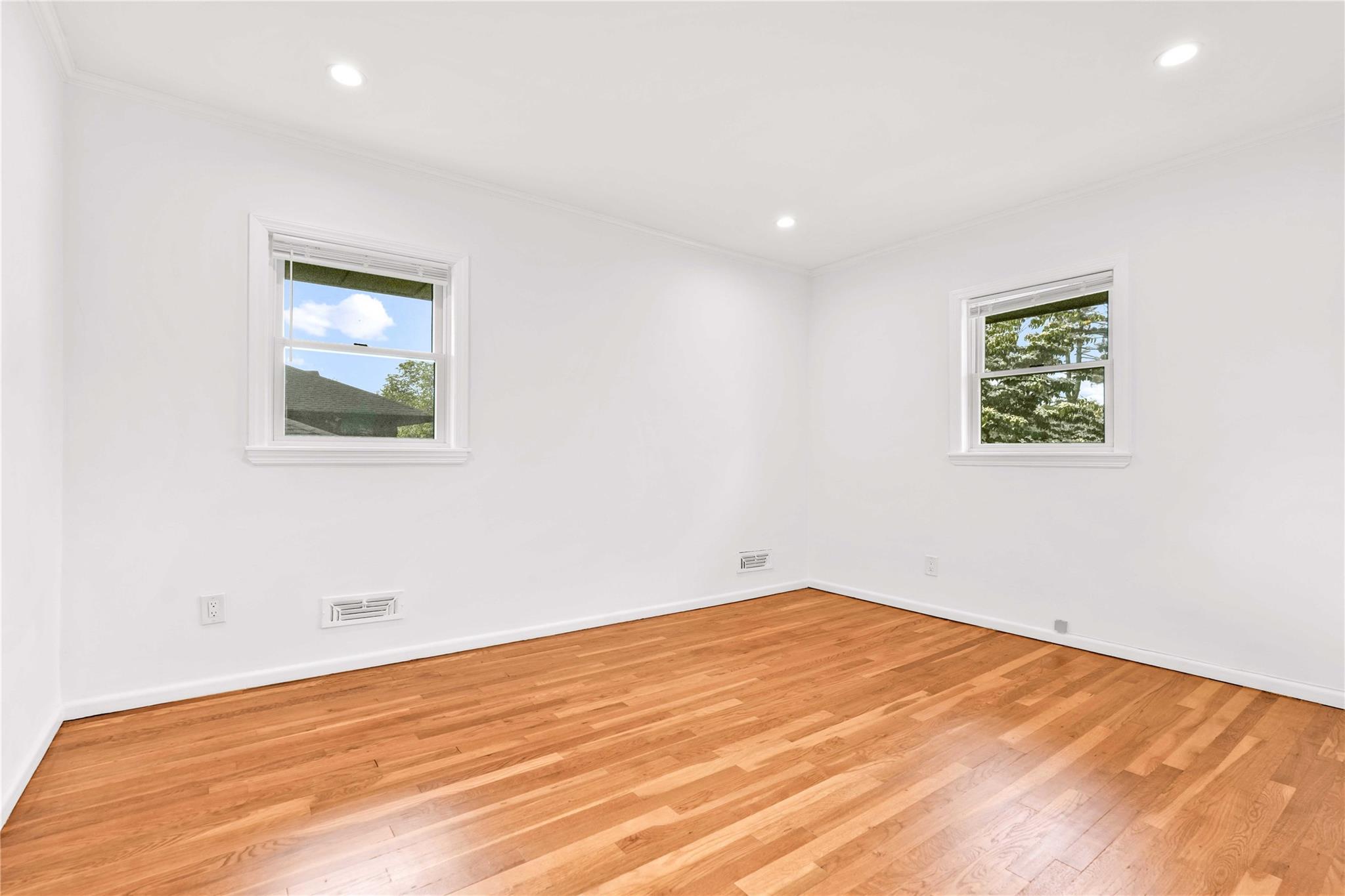 #13 photo, 906 Bromton Drive, Westbury , NY 11590