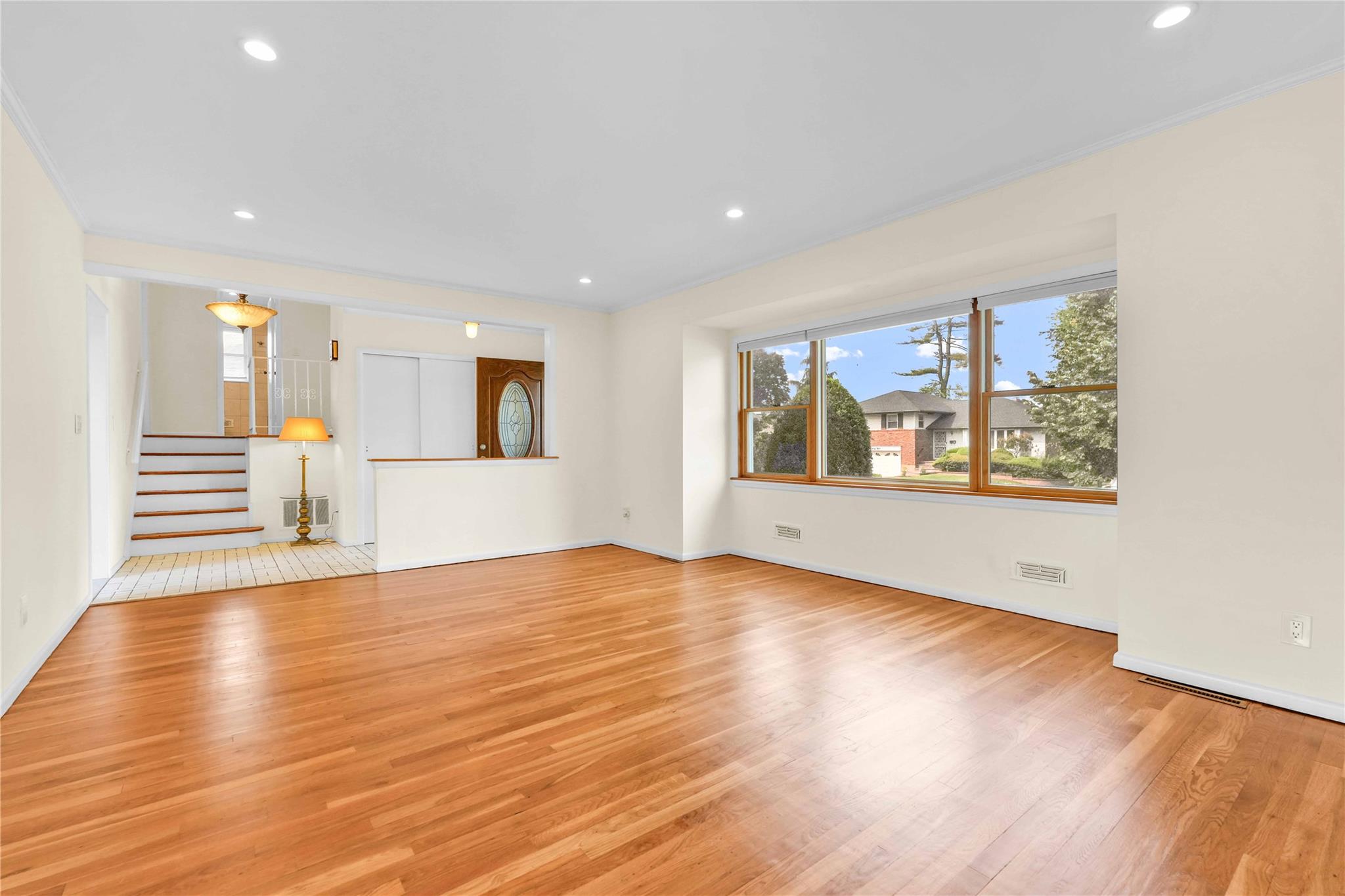 #17 photo, 906 Bromton Drive, Westbury , NY 11590