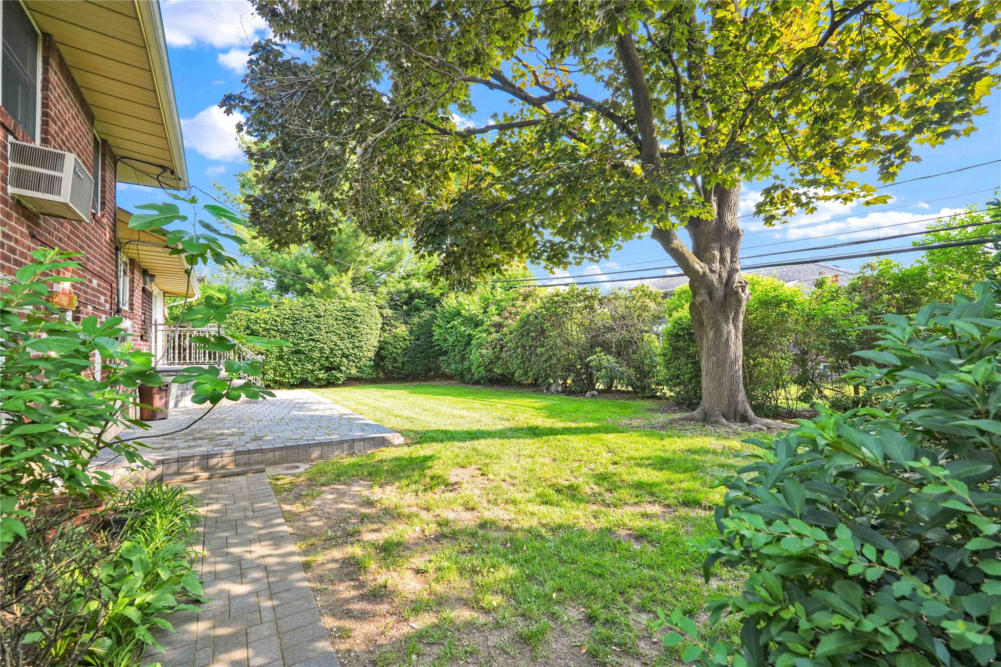 #4 photo, 906 Bromton Drive, Westbury , NY 11590