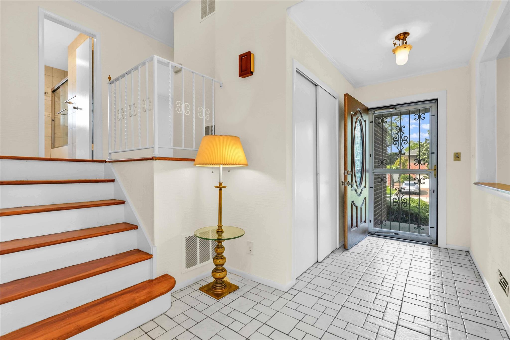 #8 photo, 906 Bromton Drive, Westbury , NY 11590