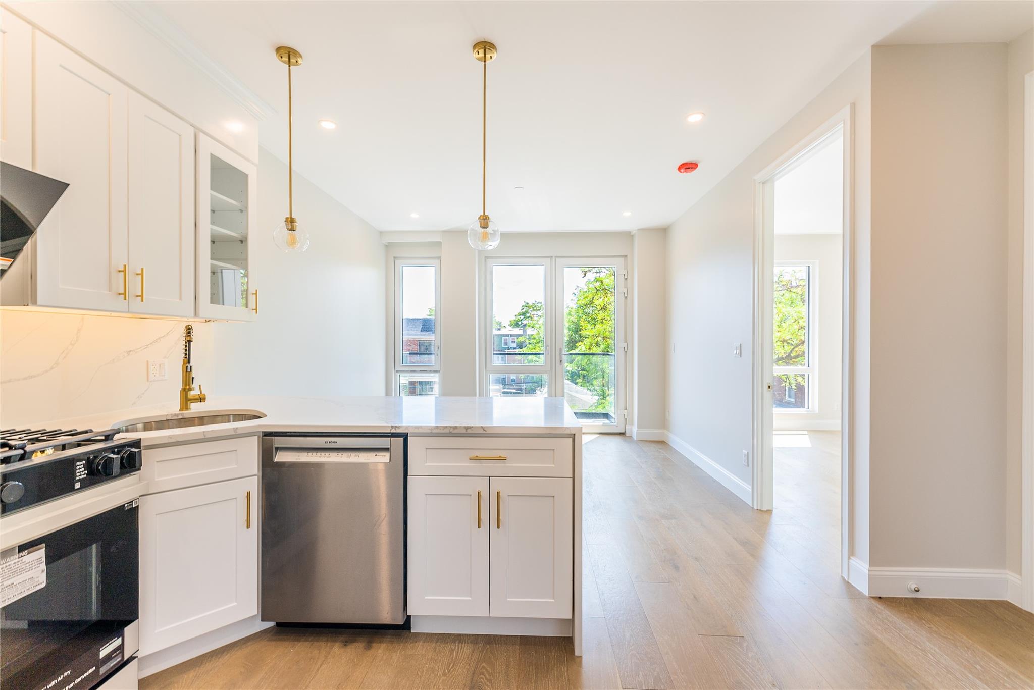 #9 photo, 4209 Hampton Street, クイーンズ区 Elmhurst , NY 11373