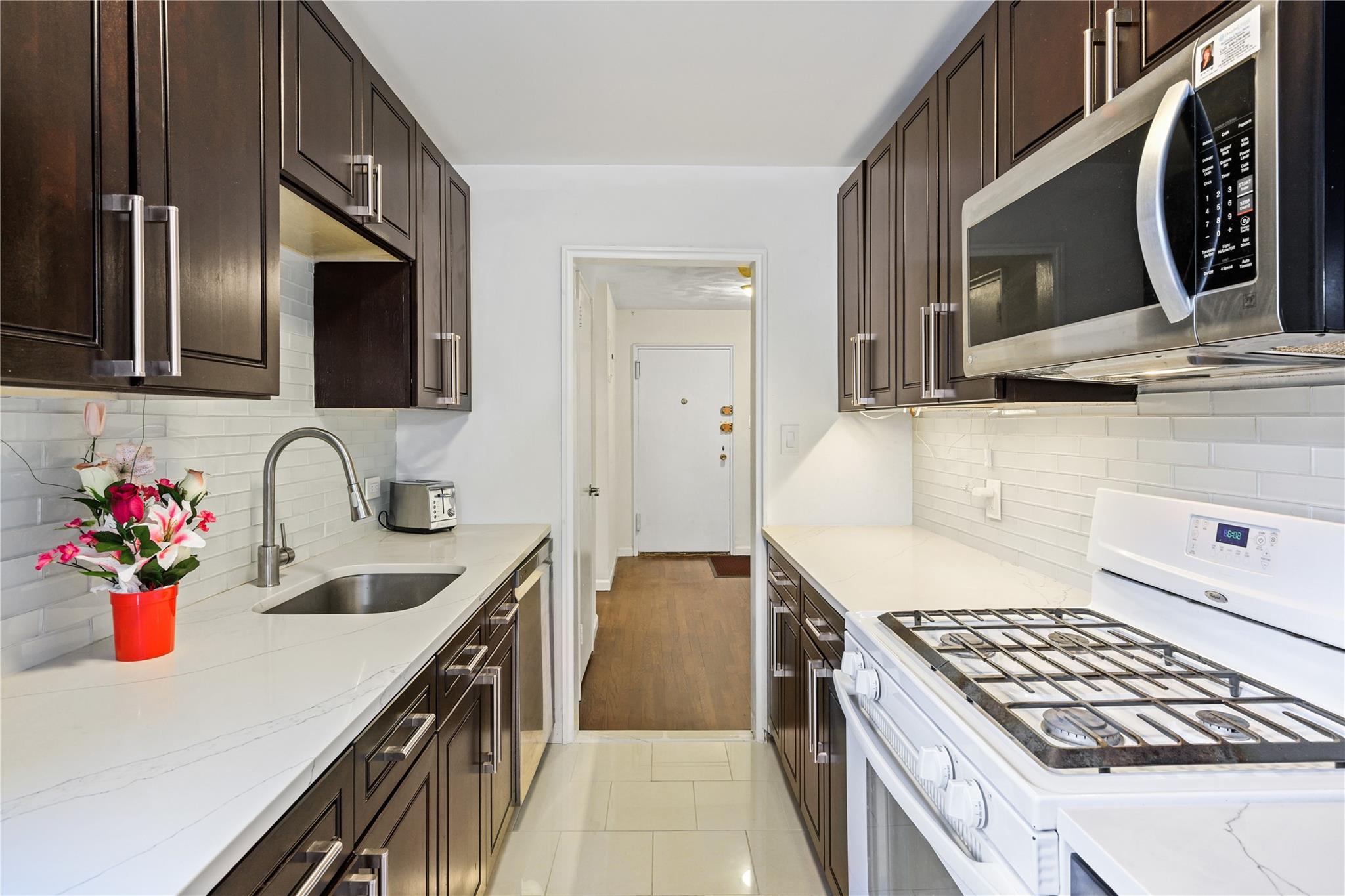 #4 photo, 18-40 211th Street Street, クイーンズ区 Bayside , NY 11360