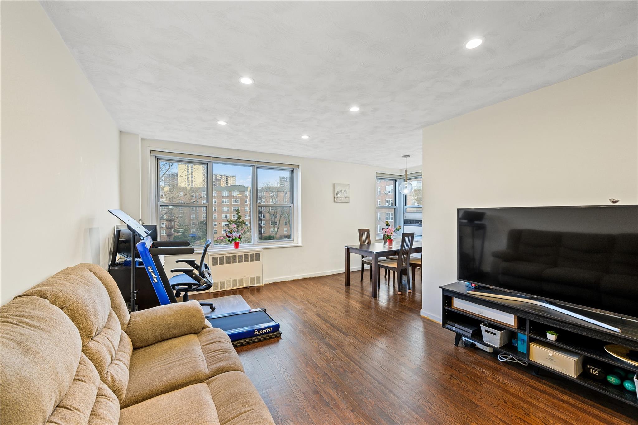 #5 photo, 18-40 211th Street Street, クイーンズ区 Bayside , NY 11360