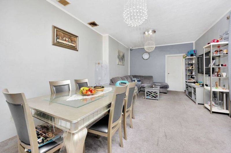 #17 photo, 6018 Bleecker St, クイーンズ区 Ridgewood , NY 11385