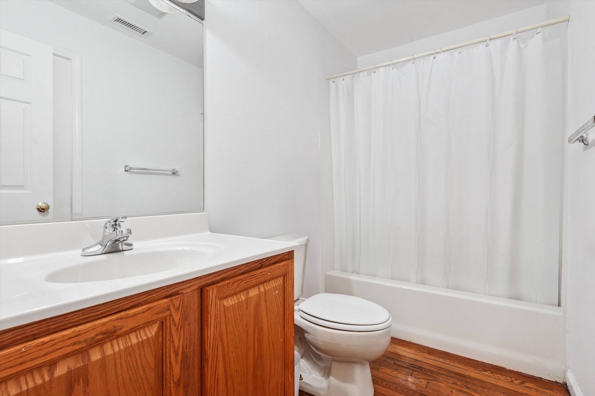 #12 photo, 484 North Magee Street, サフォーク郡 Southampton , NY 11968