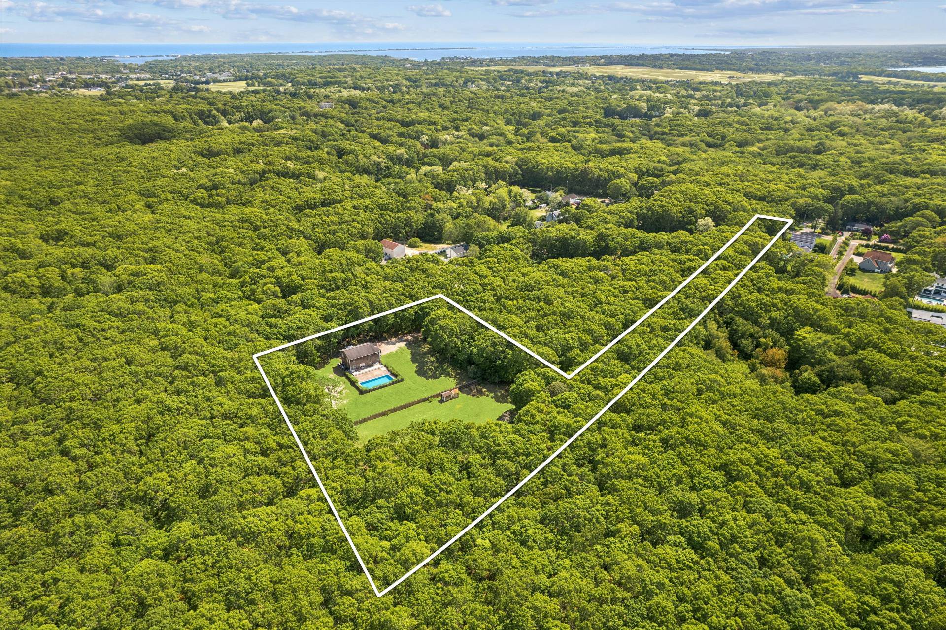 #16 photo, 484 North Magee Street, サフォーク郡 Southampton , NY 11968