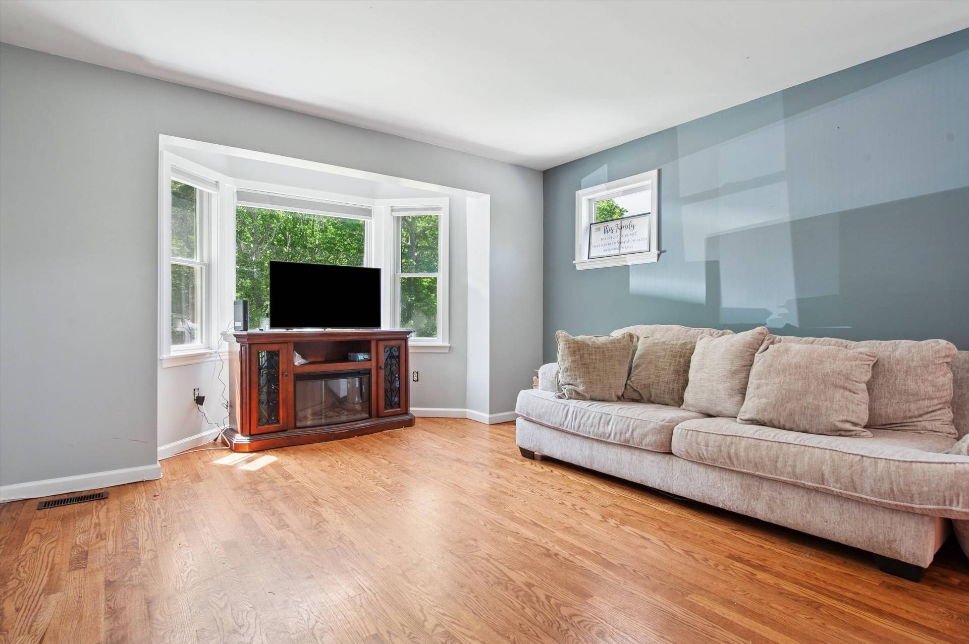 #3 photo, 484 North Magee Street, サフォーク郡 Southampton , NY 11968