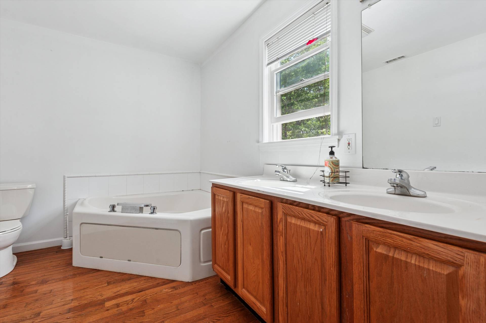 #8 photo, 484 North Magee Street, サフォーク郡 Southampton , NY 11968