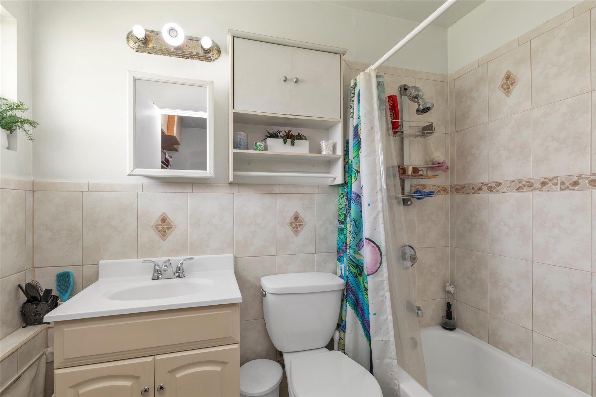 #13 photo, 8 Trumpet Lane, Levittown , NY 11756