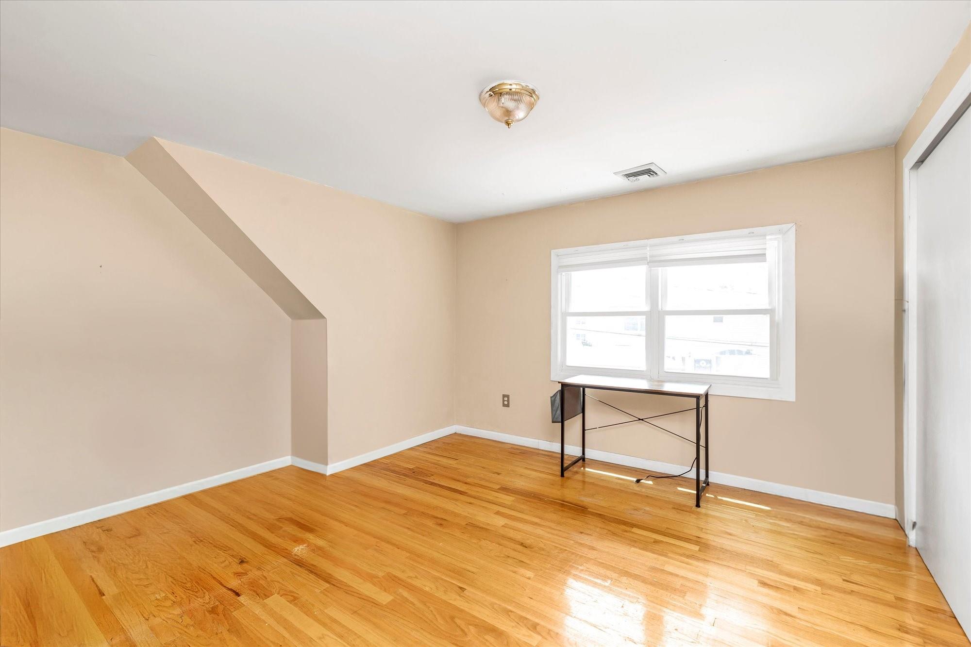 #14 photo, 8 Trumpet Lane, Levittown , NY 11756