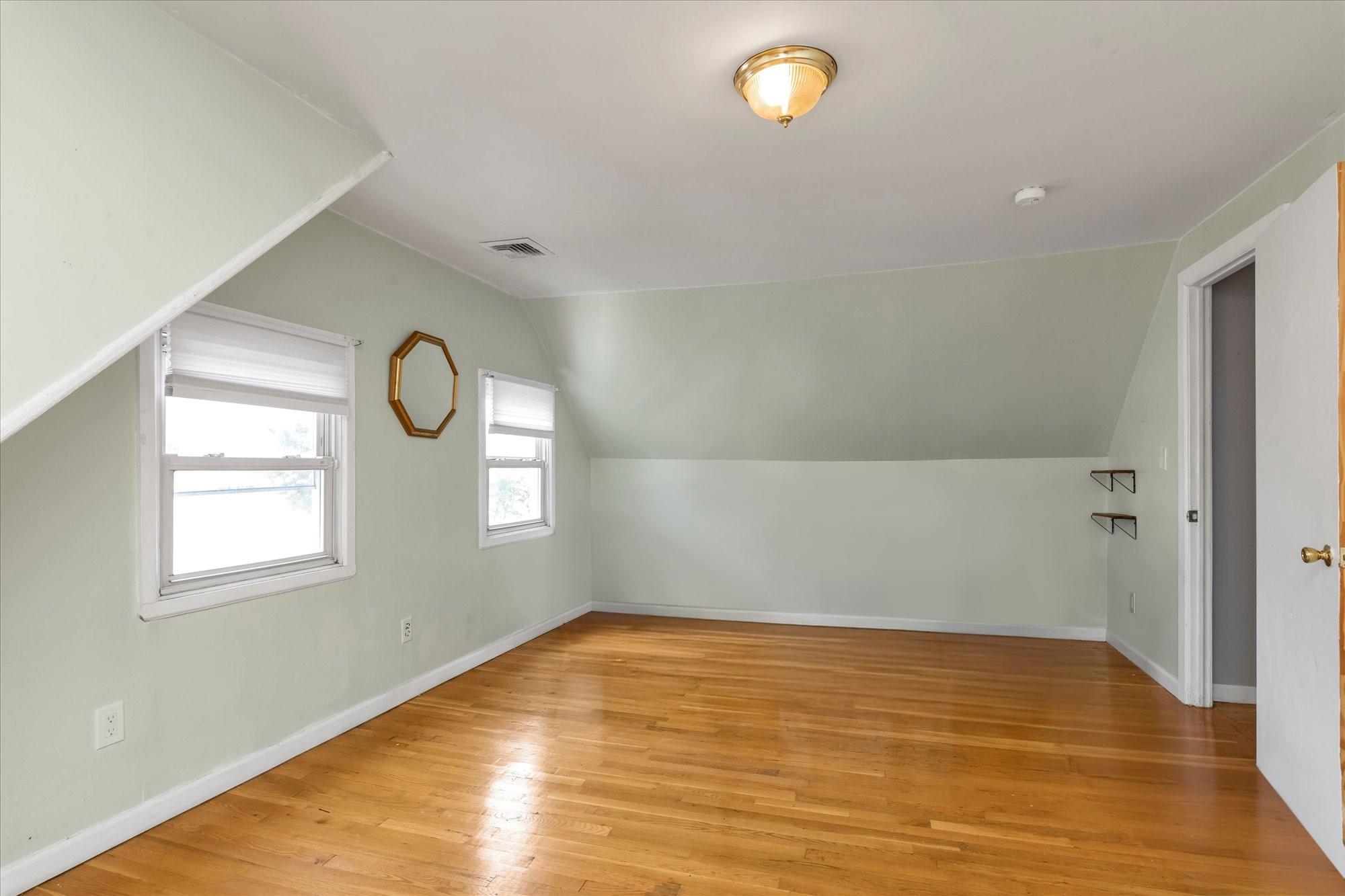 #16 photo, 8 Trumpet Lane, Levittown , NY 11756