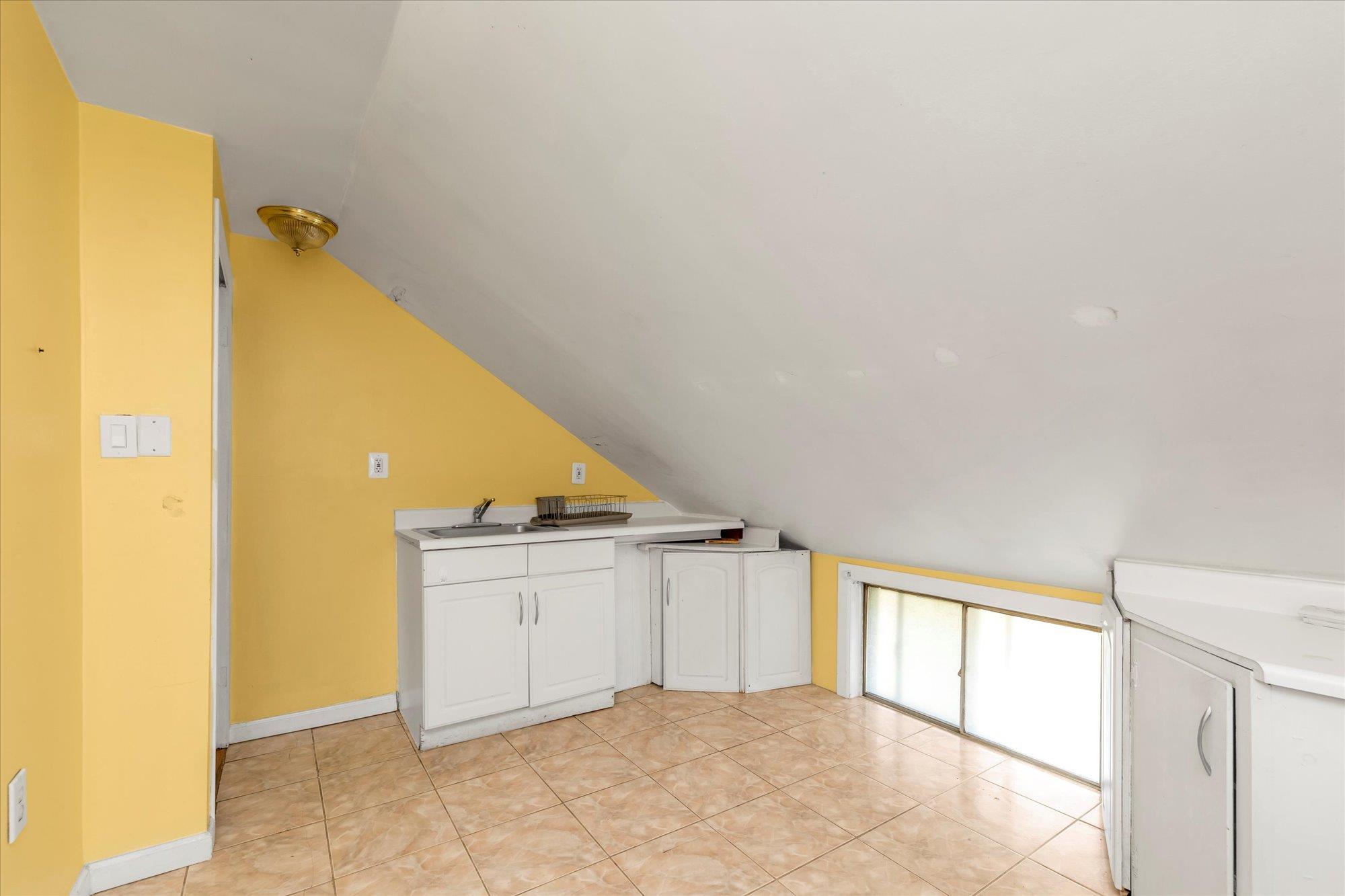 #17 photo, 8 Trumpet Lane, Levittown , NY 11756