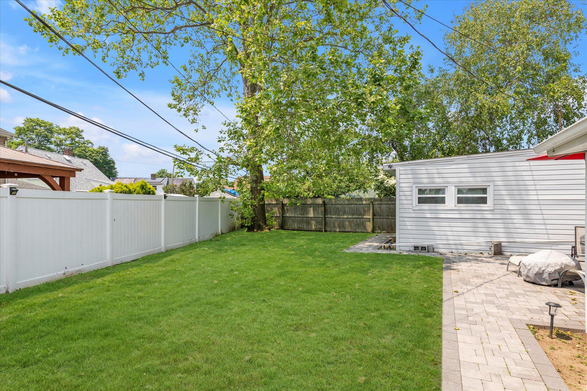 #18 photo, 8 Trumpet Lane, Levittown , NY 11756