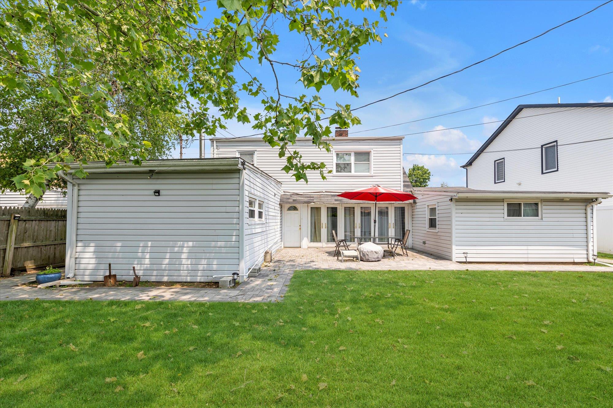 #19 photo, 8 Trumpet Lane, Levittown , NY 11756