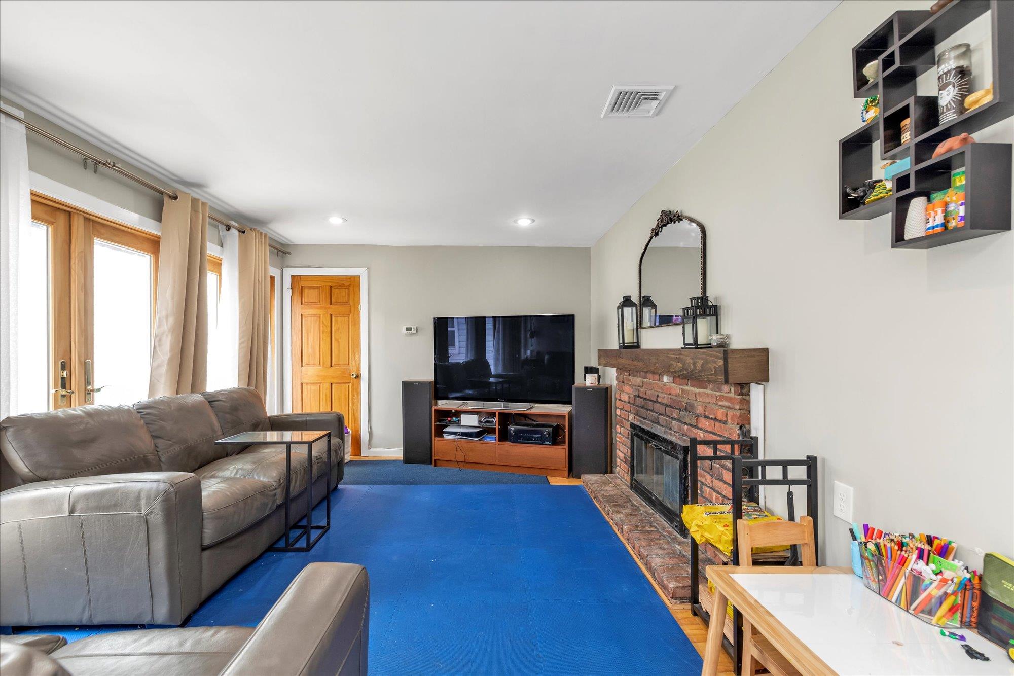 #2 photo, 8 Trumpet Lane, Levittown , NY 11756