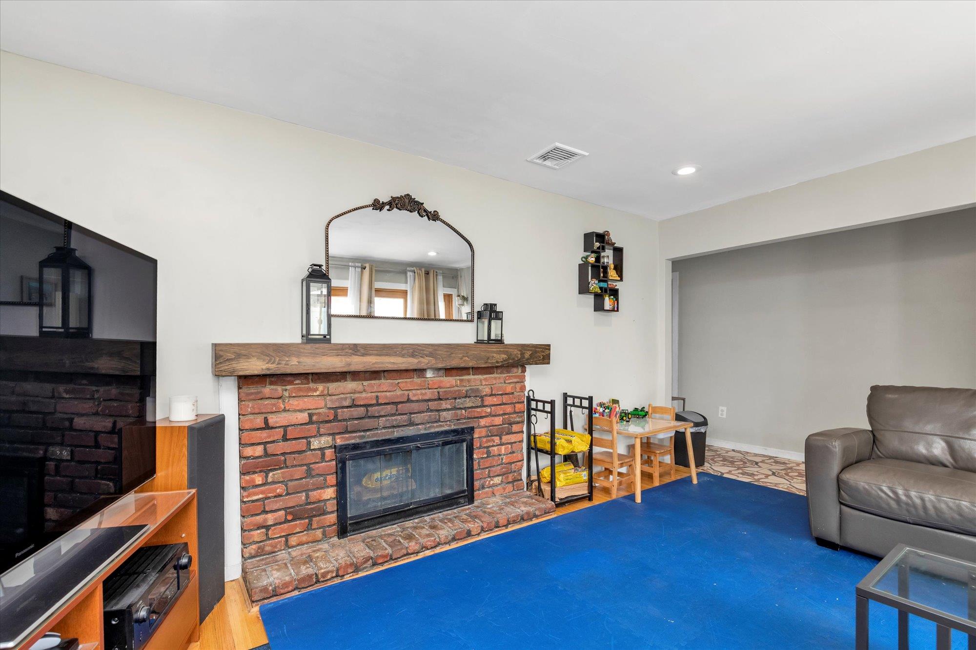 #3 photo, 8 Trumpet Lane, Levittown , NY 11756