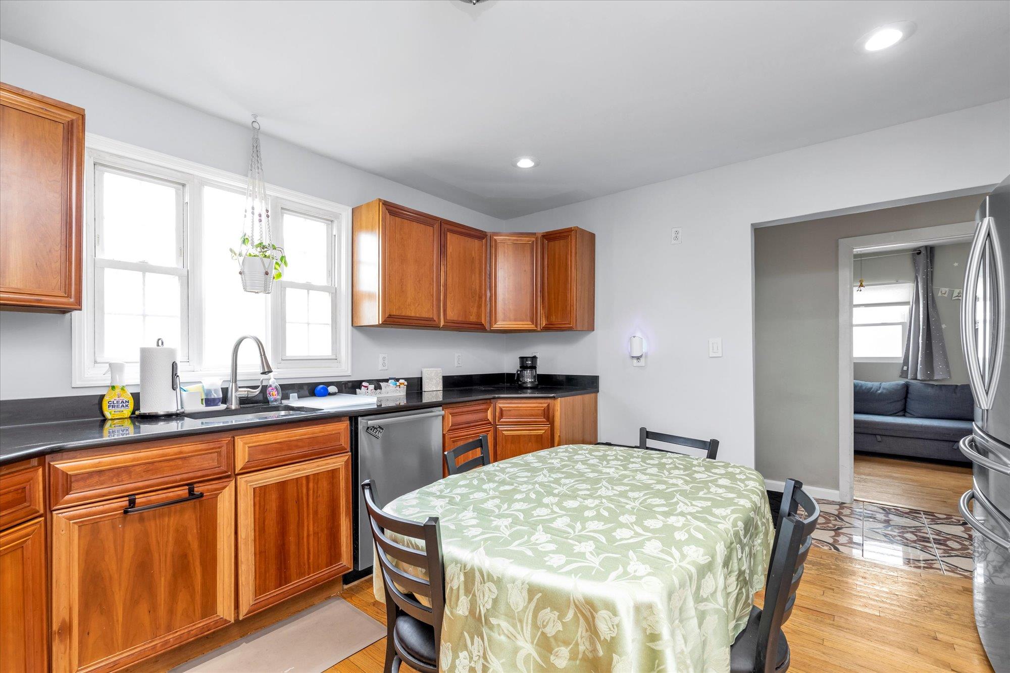 #5 photo, 8 Trumpet Lane, Levittown , NY 11756