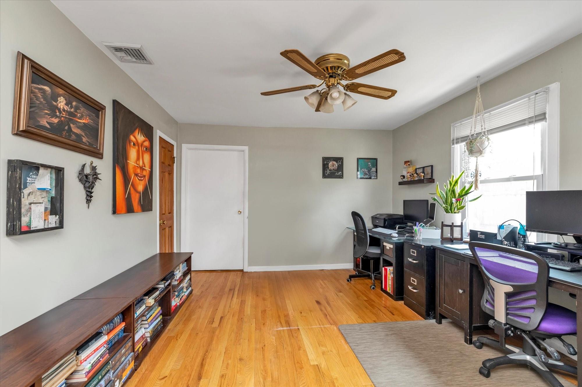 #7 photo, 8 Trumpet Lane, Levittown , NY 11756