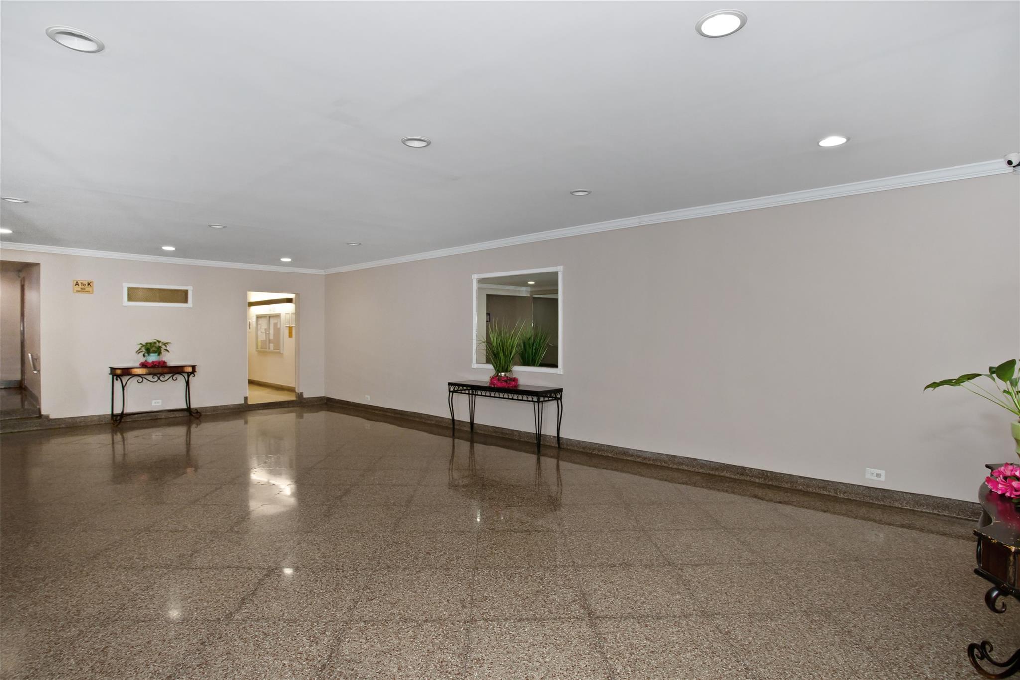 #11 photo, 83-37 Saint James Avenue, クイーンズ区 Elmhurst , NY 11373