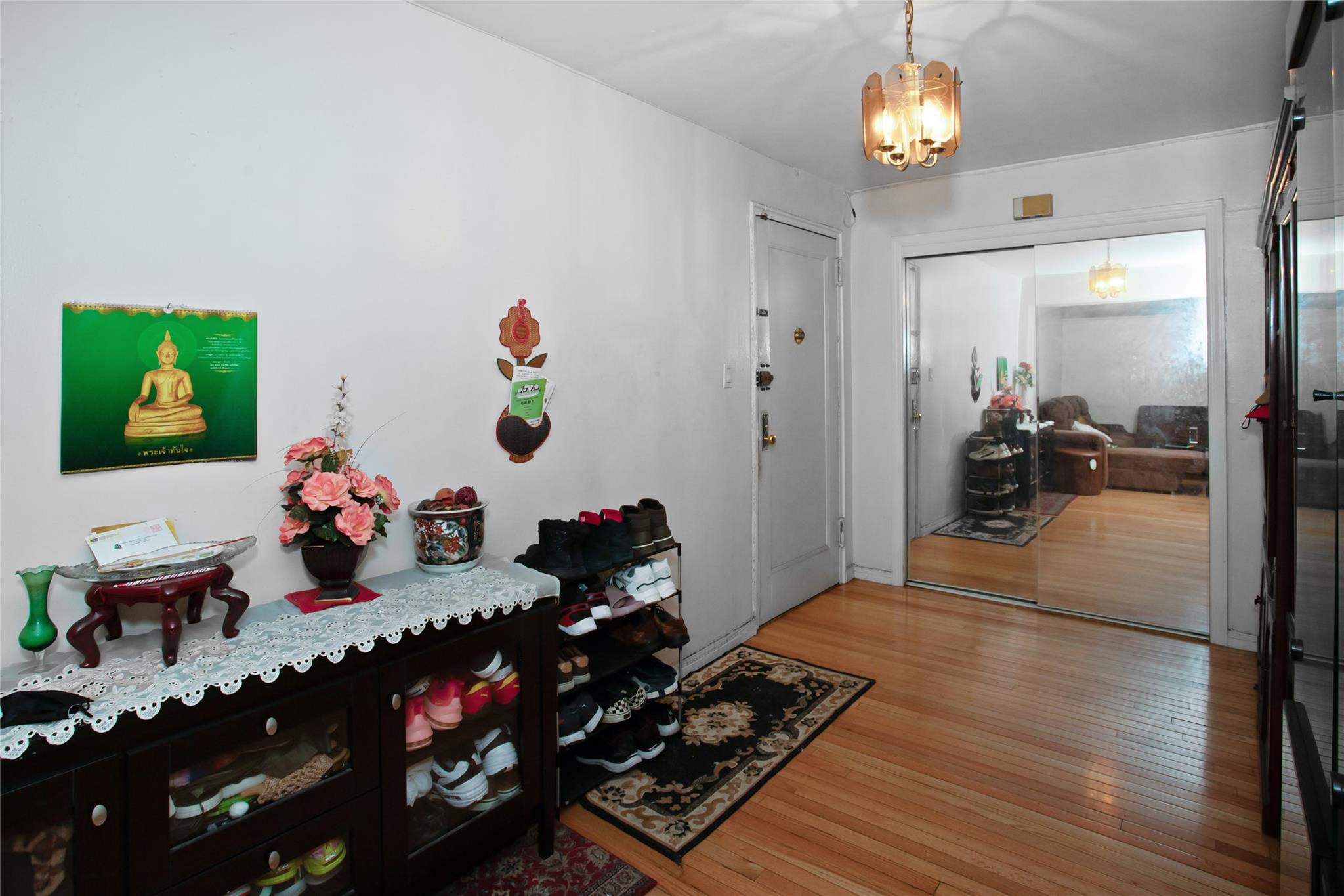 #4 photo, 83-37 Saint James Avenue, クイーンズ区 Elmhurst , NY 11373