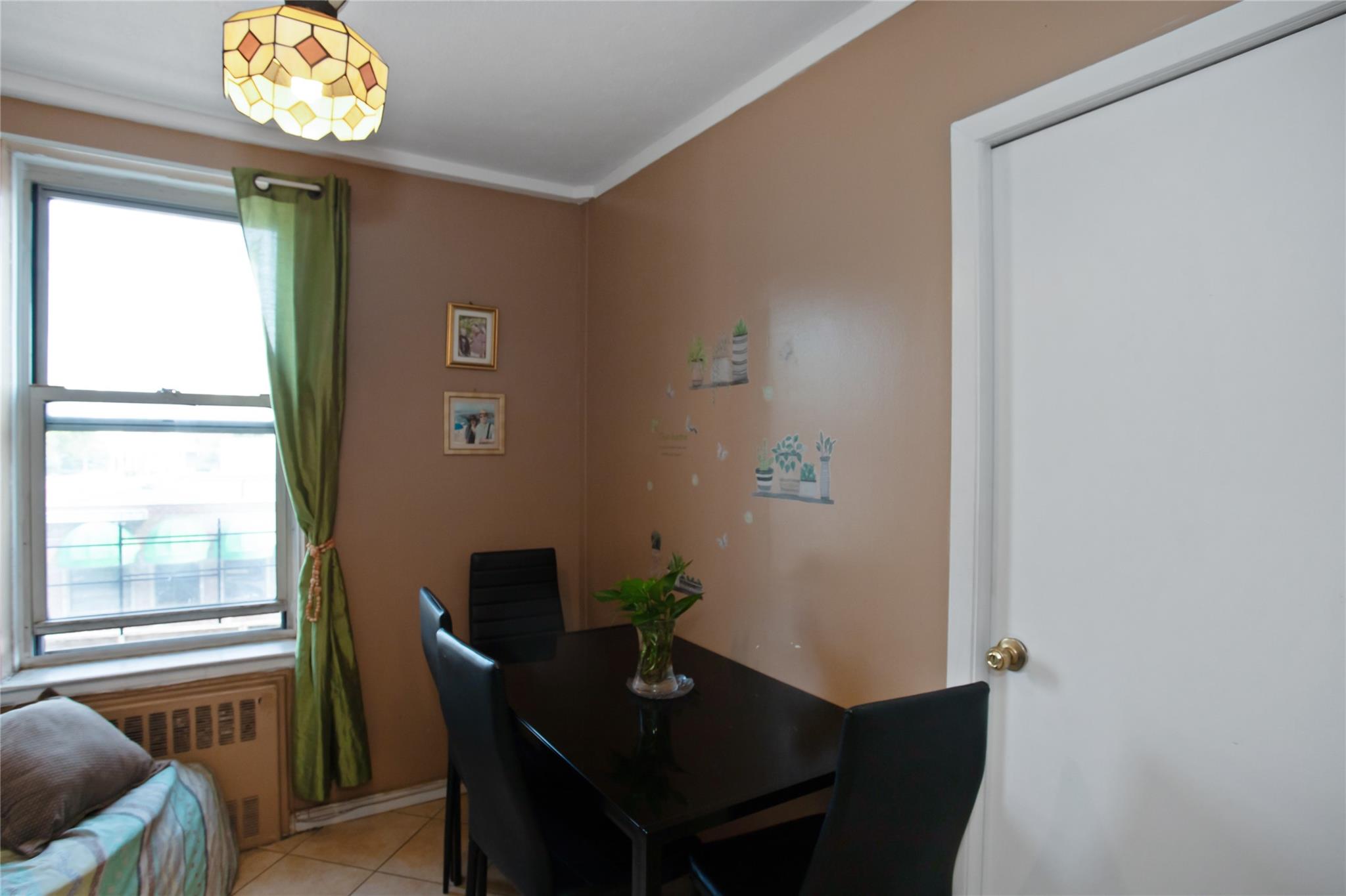 #5 photo, 83-37 Saint James Avenue, クイーンズ区 Elmhurst , NY 11373