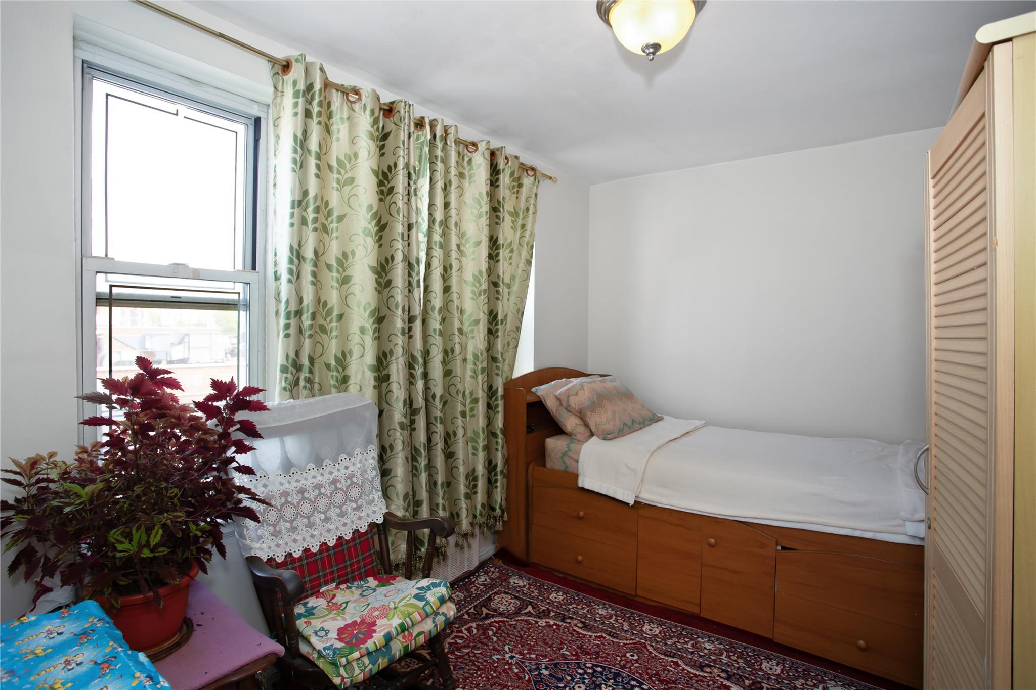 #8 photo, 83-37 Saint James Avenue, クイーンズ区 Elmhurst , NY 11373